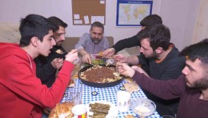 Başkan Uçar kendi pişirdi, öğrencilerle paylaştı