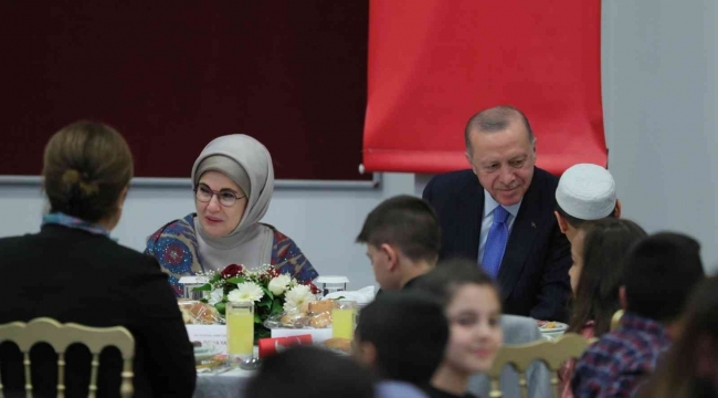 Cumhurbaşkanı Erdoğan çocuklarla iftar yaptı