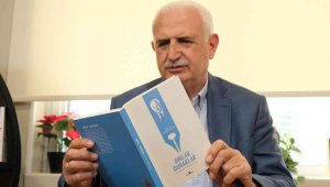 Eski rektör Koçak, anılarını yazdı