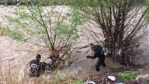 Oltu çayında kaybolan çifti arama çalışmalarına başlandı