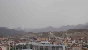 Oltu'da toz bulutu etkili oldu