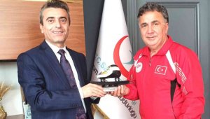 Paten dostu sağlıkçılara plaket