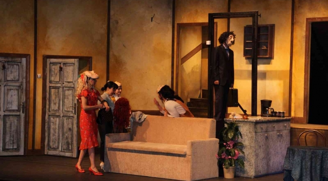 Türkiye'de ilk değil tek maskeli oyun 'Sersemler Evi' seyircisiyle buluşuyor
