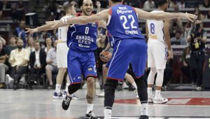  Anadolu Efes, Real Madrid'i 58-57'lik skorla mağlup ederek şampiyon oldu.