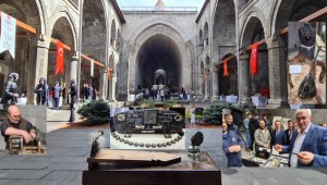 Çifte Minareli Medrese'de 'Oltu Taşı' sergisi...