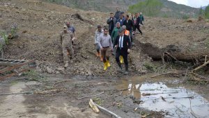 Erzurum'da heyelan nedeniyle 10 ev boşaltıldı, mezarlar tahrip oldu