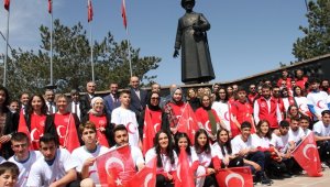 Gençlik Haftası etkinlikleri çelenk sunumu ile başladı