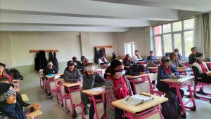 Gözü kapalı ders yaptılar