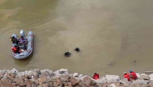 Kazada nehirde kaybolan sürücüden 19 gündür haber yok