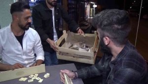  Okey masasında doğum