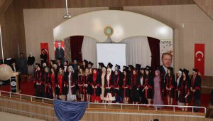 Oltu Beşeri ve Sosyal Bilimler Fakültesi'nde mezuniyet heyecanı