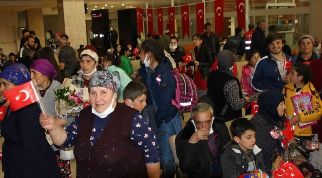 Ukrayna'dan tahliye eden Ahıska Türkleri Elazığ'a getirildi