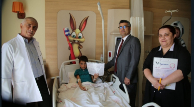Erzurum Şehir Hastanesi'nde karne sevinci