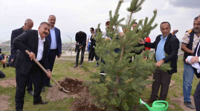 Erzurum'da 'Fidan Dikimi ve Çevre Temizliği' etkinliği düzenlendi