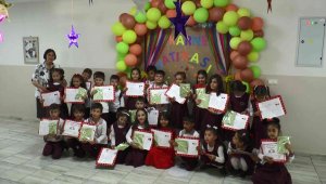 Erzurum'da öğrenciler karne heyecanı yaşadı