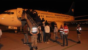 Erzurum'dan 605 Afganistan, 146 Pakistan uyruklu göçmen sınır dışı edildi