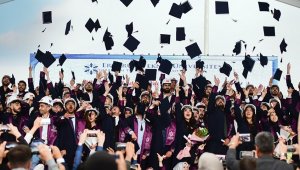 ETÜ'de mezuniyet coşkuyla kutlandı