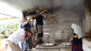 Karnavas Pekmezi kare kare resimlendi