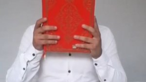 Kur'an-ı Kerim'e tekme atan genç: "Kur'an-ı Kerim olduğunu bilmeyerek vurdum"