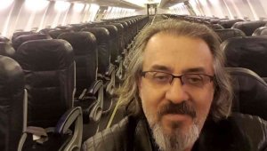 O uçakla geri döndü