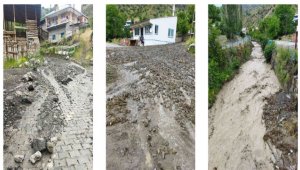 Sağanak yağış mahalle yolunu kapattı, tarım alanlarına hasar verdi