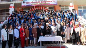 Yakutiye Anadolu Lisesi'nde mezuniyet coşkusu