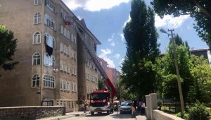 Anne anahtarı evde unutunca