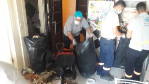 Çöp evden dram çıktı