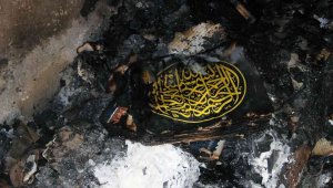 Odada her şey yandı, 'Besmele' yazısı yanmadı