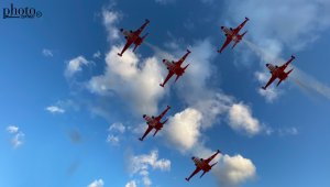 Türk Yıldızları ve Çelik Kanatlar'ın uçuş gösterisi nefes kesti