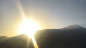 Ağrı Dağı'nda güneşin doğuşu