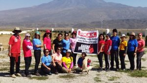 Ağrı Dağı'nda "Kadına Şiddete Hayır" tırmanışı yapıldı