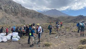 Ağrı Dağı'nın zirvesinde İstiklal Marşı yankılanacak
