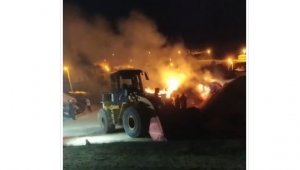 Çok sayıda balya ot yanarak kül oldu