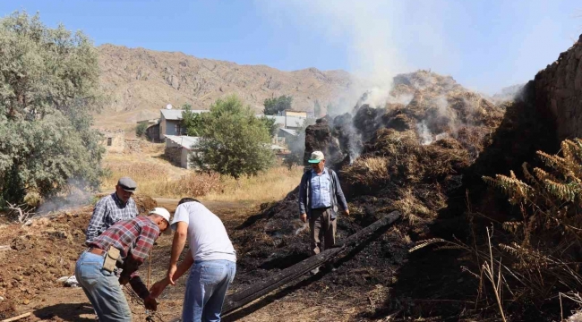 Gizlice gelip benzin dökerek traktör ve 850 balya otu yaktılar