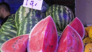 Tarlada 80 kuruşa kadar düştü, tezgahta 4-5 lira