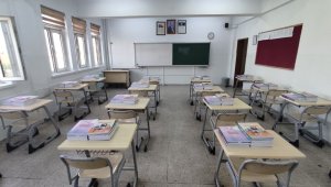 Yardımcı kaynaklar okul sıralarına koyuldu