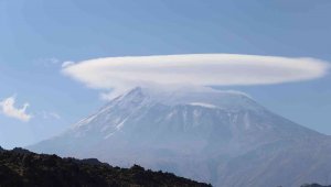 Ağrı Dağı, başlık taktı