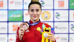 Gizem Özer, Dünya Üniversiteler Boks Şampiyonası'nda yarı finale çıktı