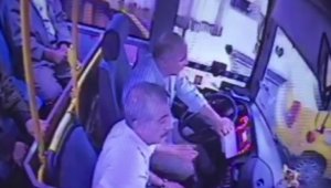 Kahraman otobüs şoförü hayat kurtardı