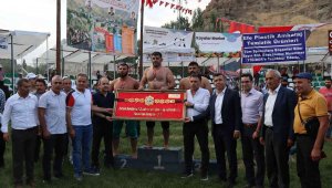 Tortum'da altın kemeri Kenan Gör kazandı