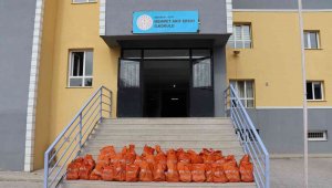 40 öğrenciye kışlık bot aldı