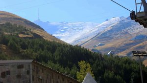 Erzurum'da yüksek kesimlere mevsimin ikinci karı