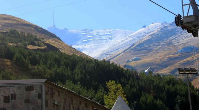 Erzurum'da yüksek kesimlere mevsimin ikinci karı