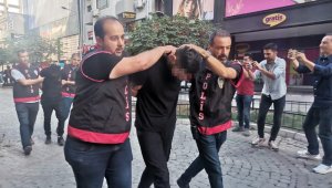 İçki masasında Kur'an-ı Kerim'e saldıran zanlılar tutuklandı