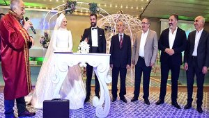 Mete ailesinin mutlu günü