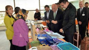 Şehir hastanesinde resim ve el sanatları sergisi