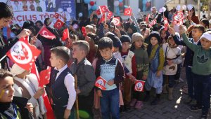 Tarih yazan çocuklar Karayazı'da