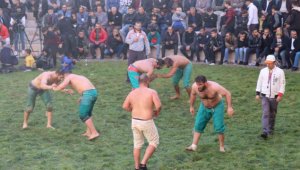 'Uzundere Karakucak Güreşleri' 