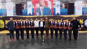 Büyükşehir'in halk oyunları ekibi Türkiye şampiyonu oldu